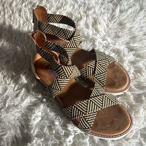 BOBS by Skechers Desert Kiss Summer Sun Strappy Sandals Natural Black Size: 8.5